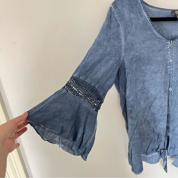 Ninety Clothing Co. Faded Blue Chambray V-neck Bell Sleeves Bohemian Blouse - Picture 5 of 8